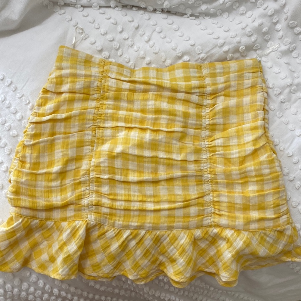 yellow mini skirt